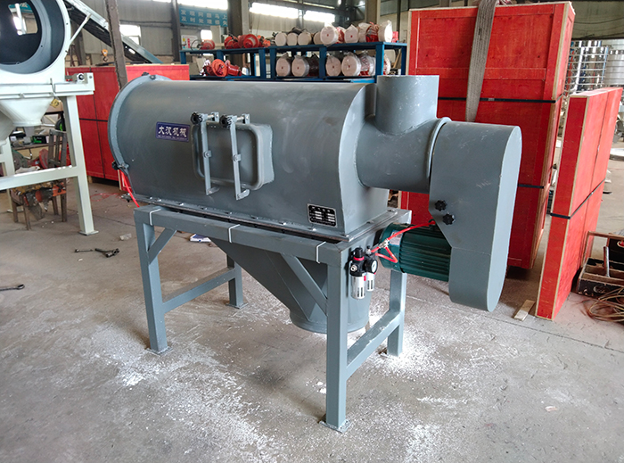 氣流篩采用碳鋼材質的外殼，臥式的篩網利用風力與物料的離心力對物料進行篩分。產量高，效果好。